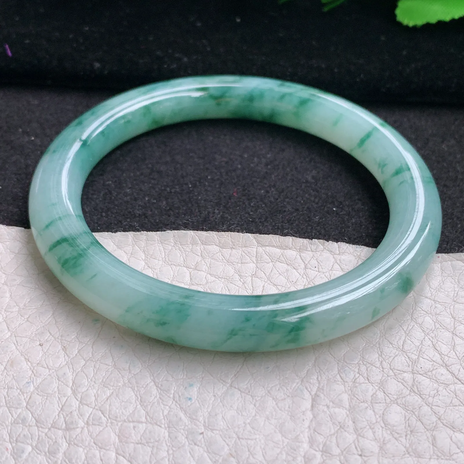 p实拍56*8.5*9美人镯 缅甸翡翠精美冰飘花圆条玉手镯 玉手环