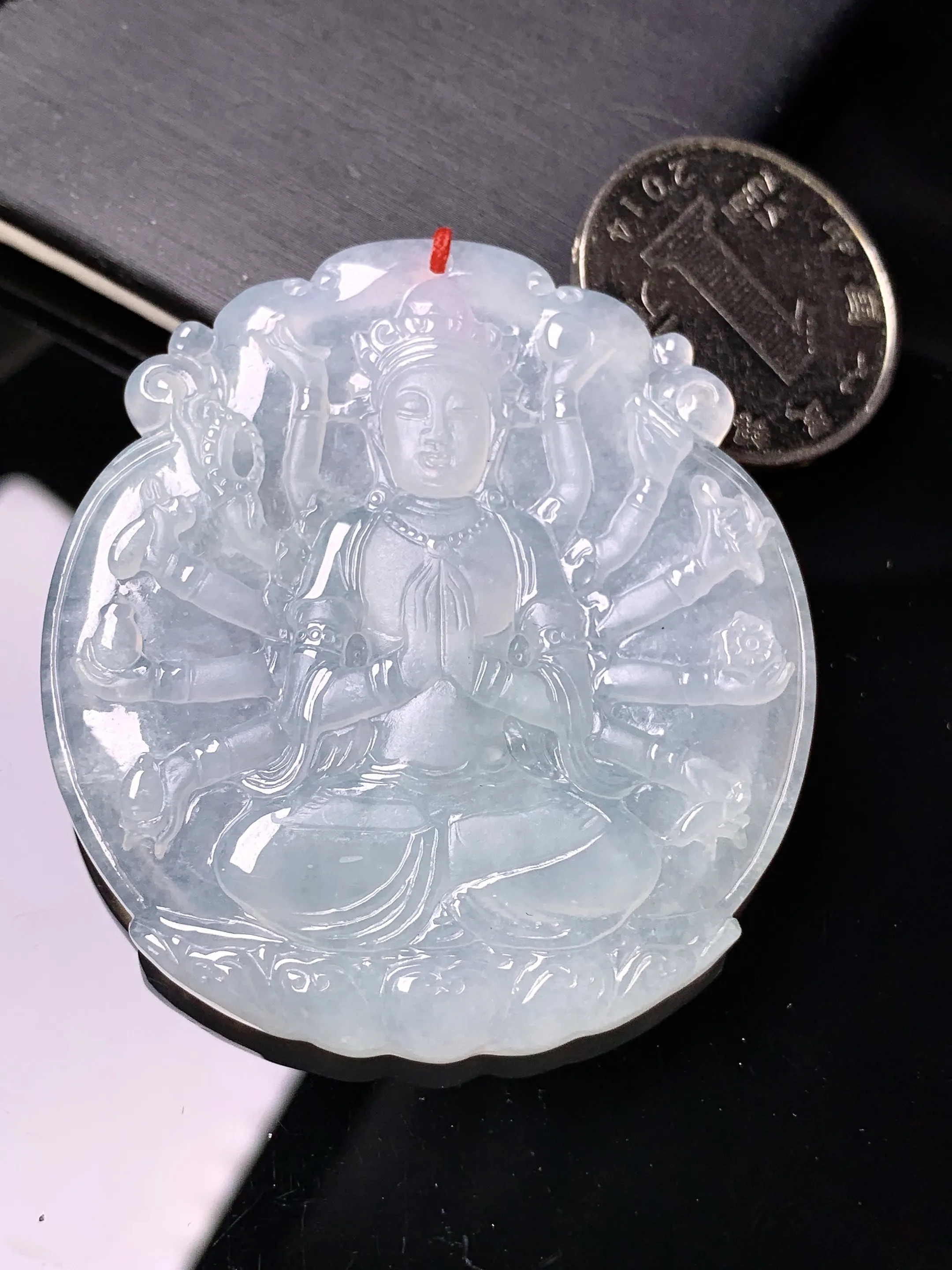 冰种千手观音吊坠 玉质细腻 色泽清新艳丽 整体尺寸51.8*47.5*5.3