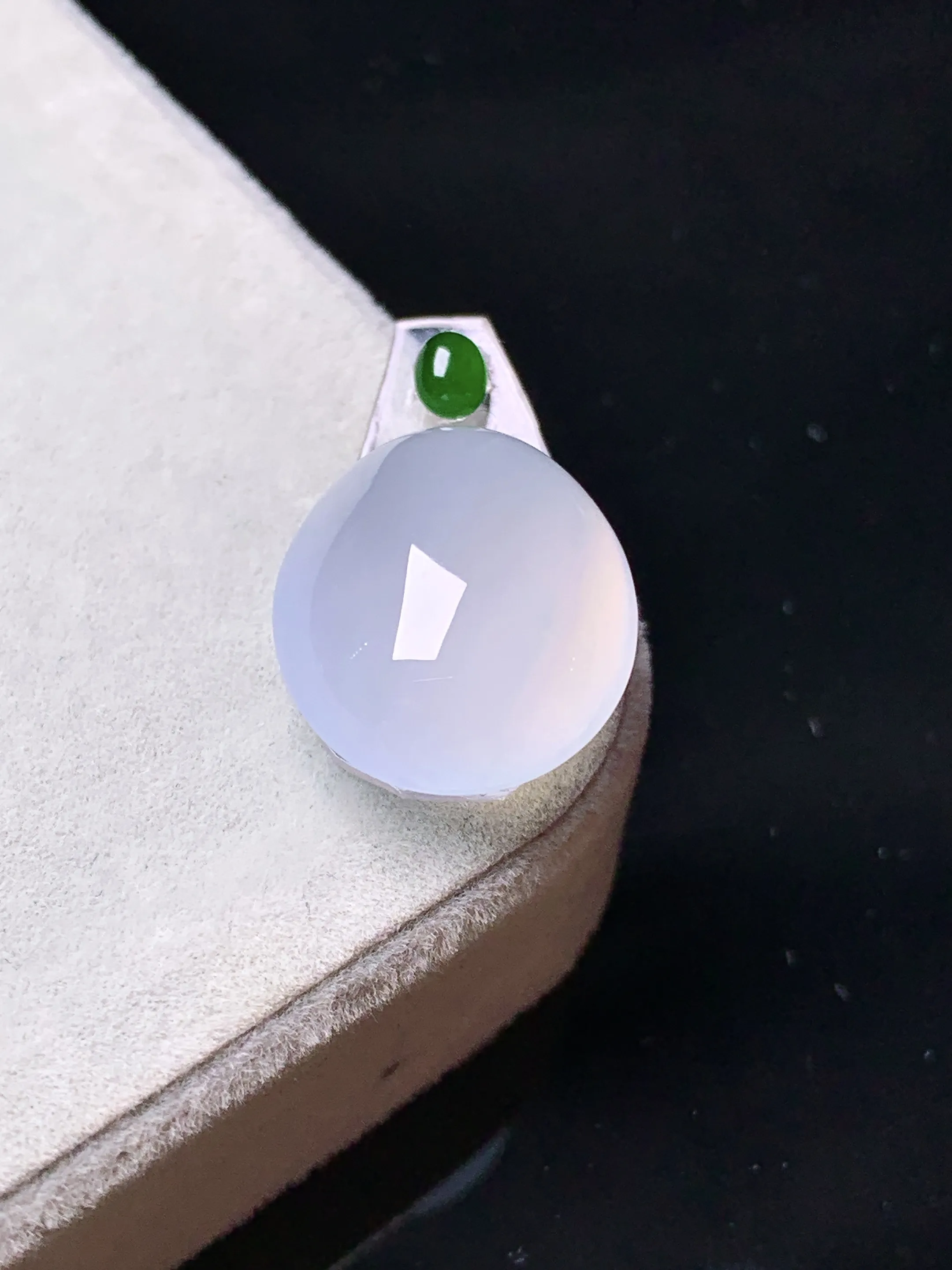 镶嵌款 冰种蛋面吊坠 玉质细腻 色泽清新艳丽 整体尺寸17.2*14*8