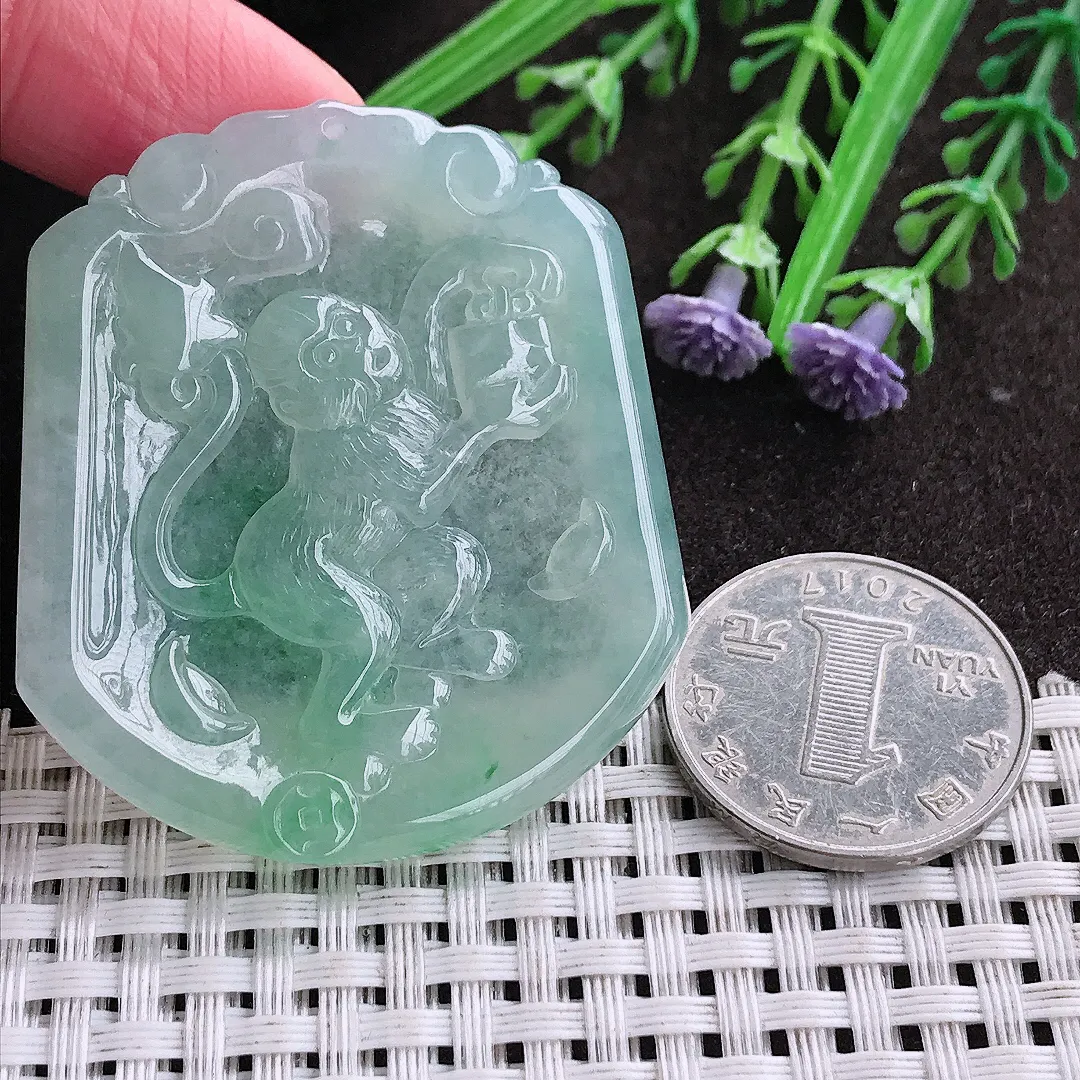 实拍A货翡翠49.5/43.8/5老坑冰胶水灵冰晴绿生肖猴牌吊坠翡翠挂件