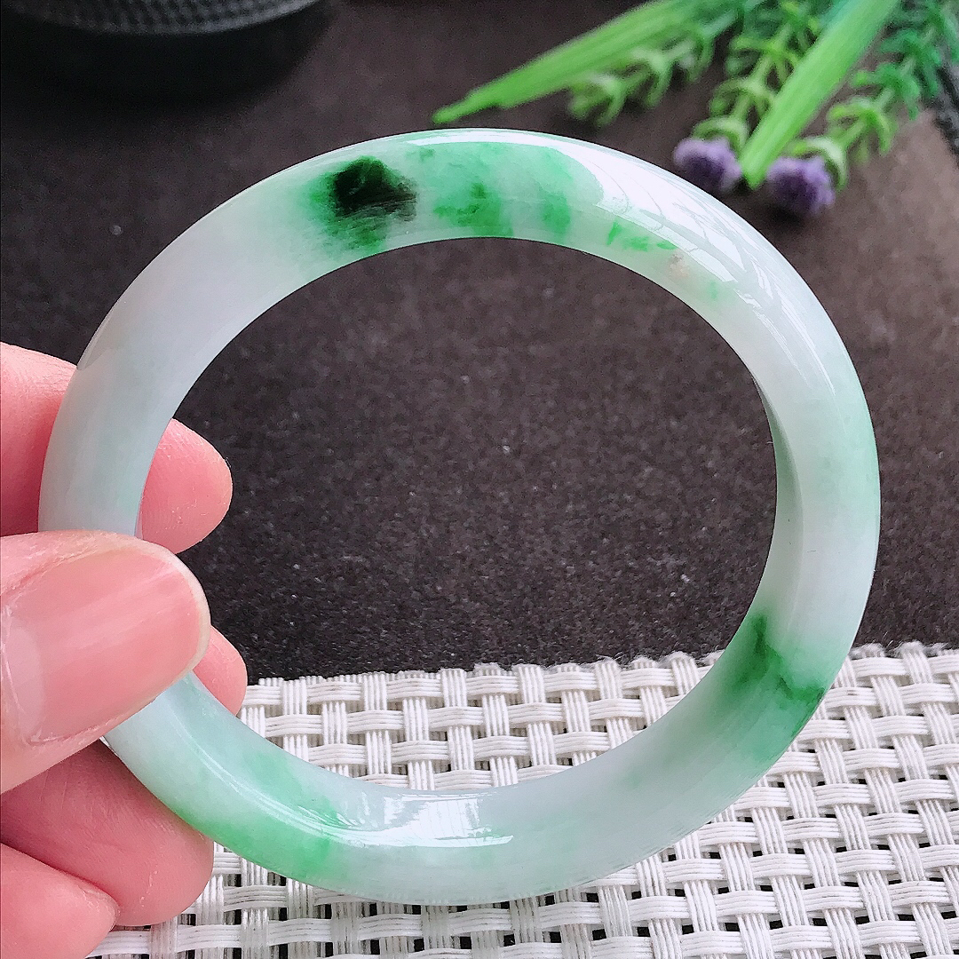 实拍A货翡翠55.5/11/8老坑精美温润飘阳绿手镯宽边翡翠玉镯女款