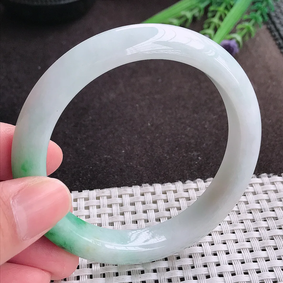 实拍A货翡翠59/11.9/9.1老坑精美辣阳绿手镯宽边翡翠玉镯女款