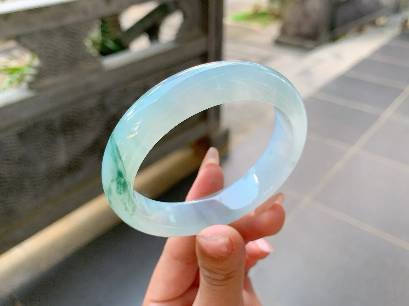 🤎｜56圈口
冰飘花、宽版镯版型太赞了、冰透水润、清爽干净、