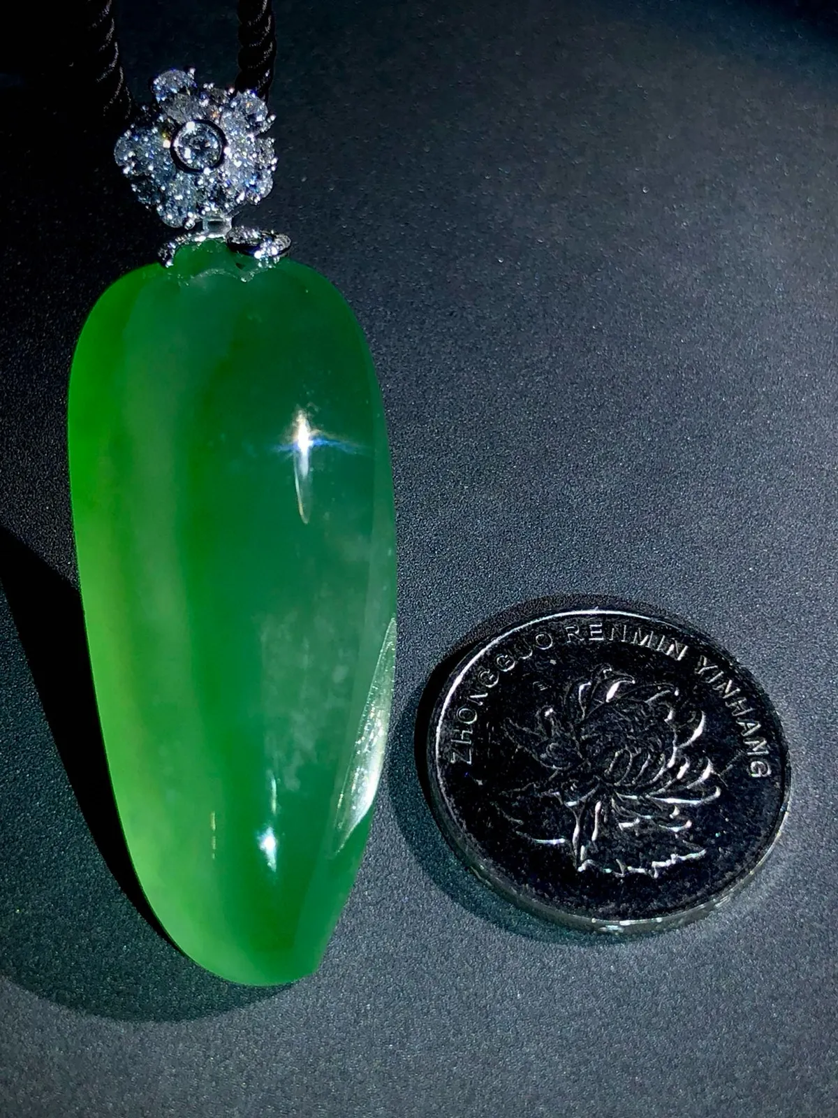 厚装精品福瓜，
裸石44.5-19-11.5mm，
18K金，南非钻，