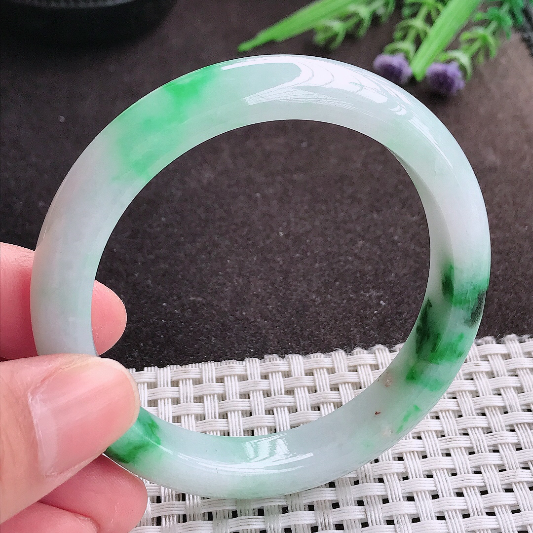 实拍A货翡翠55.5/11/8老坑精美温润飘阳绿手镯宽边翡翠玉镯女款