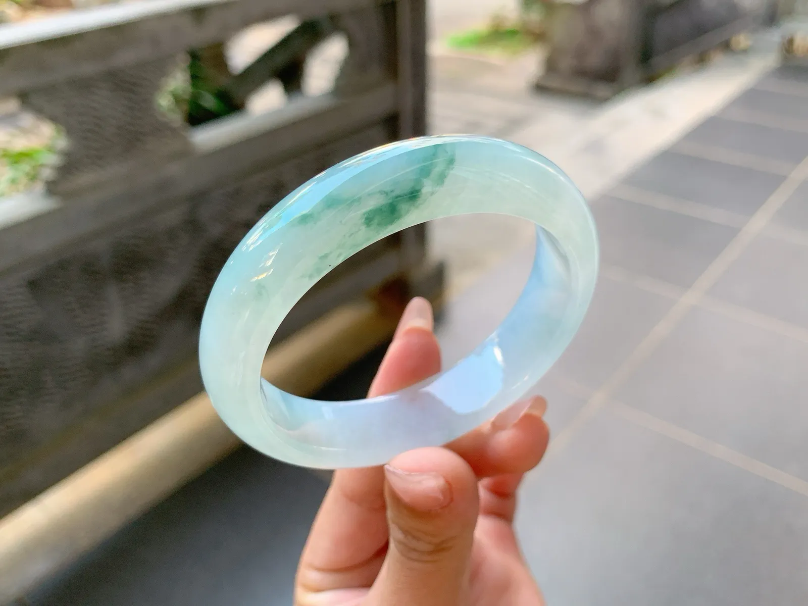 🤎｜56圈口
冰飘花、宽版镯版型太赞了、冰透水润、清爽干净、