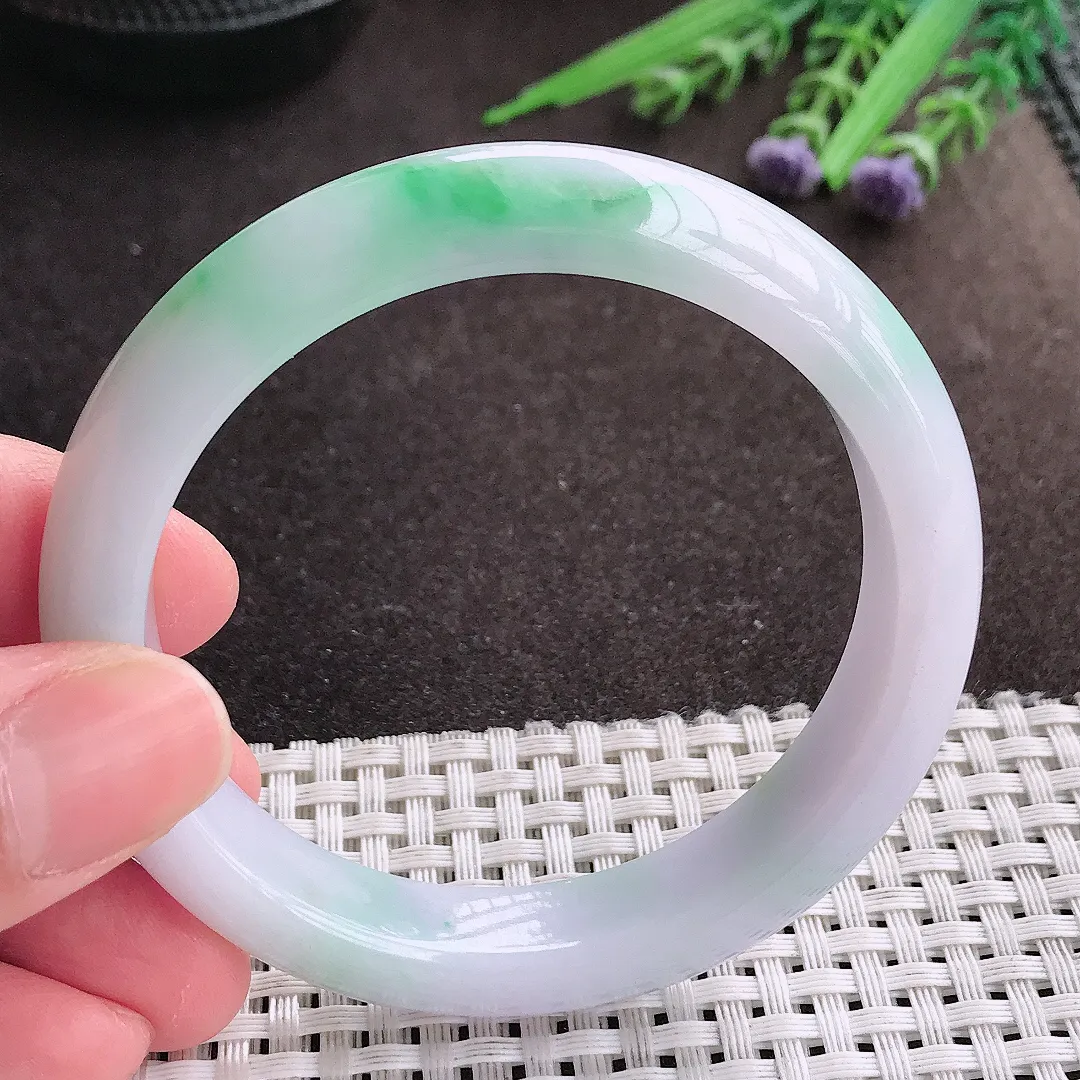 实拍A货翡翠56/11.8/8.3老坑秀气飘绿手镯宽边翡翠玉镯女款