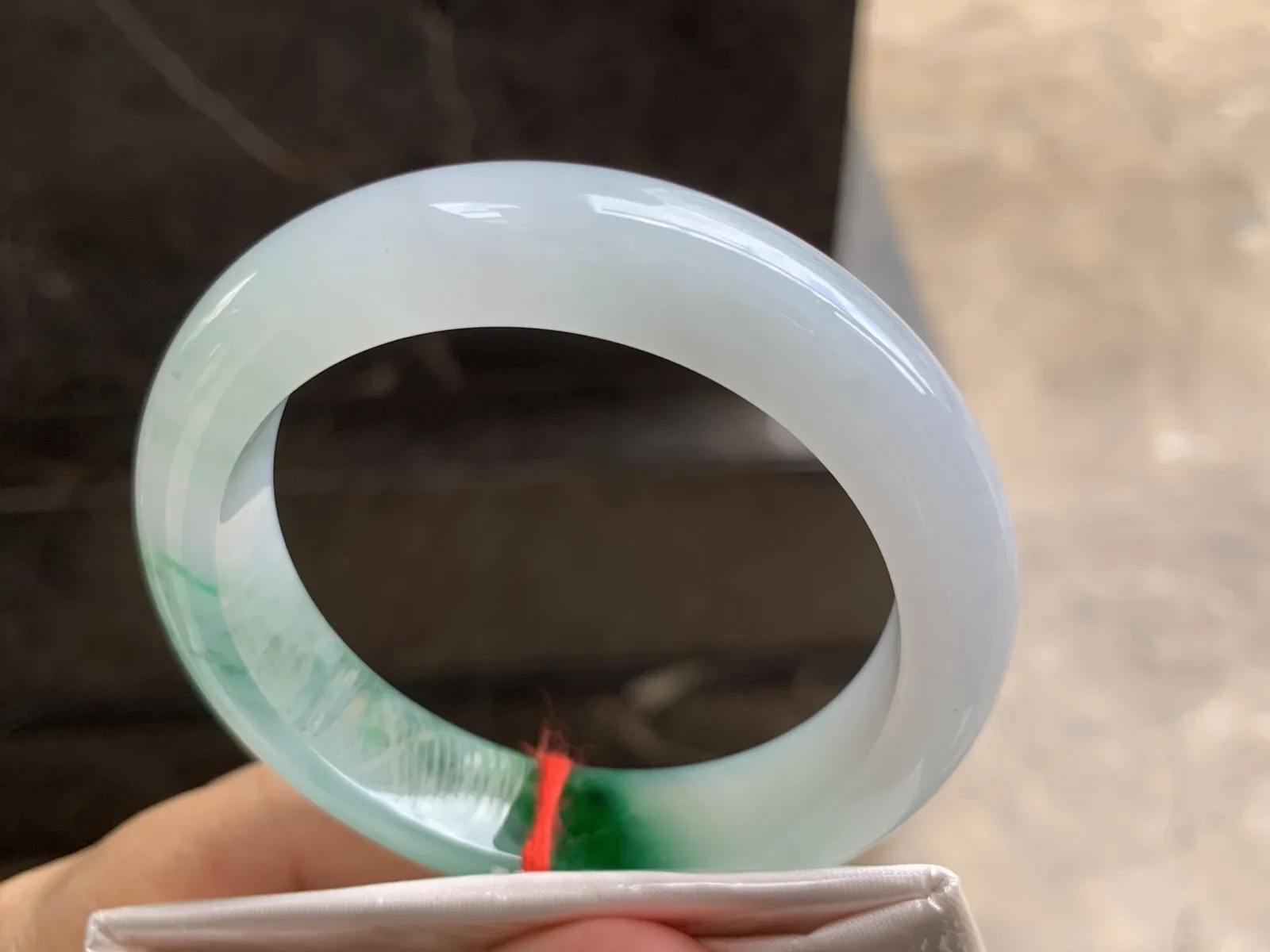 53-13-8.8mm
带色手镯 底子细腻 颜色漂亮