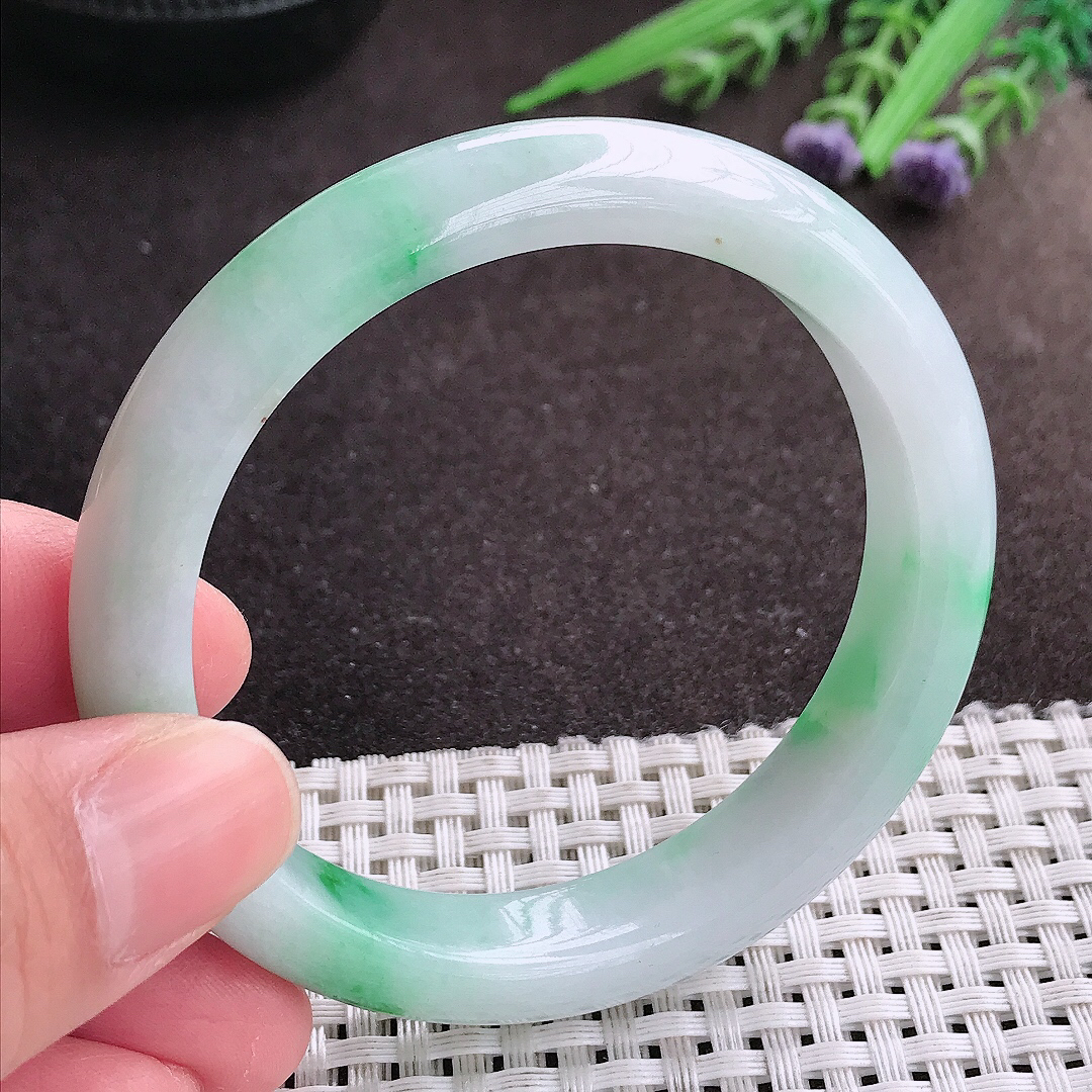 实拍A货翡翠55.5/11/8老坑精美温润飘阳绿手镯宽边翡翠玉镯女款