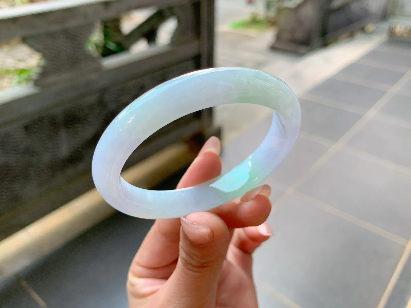 ｜54圈口
冰春彩贵妃手镯，颜色清雅高贵，知性迷人，冰冰润润的，