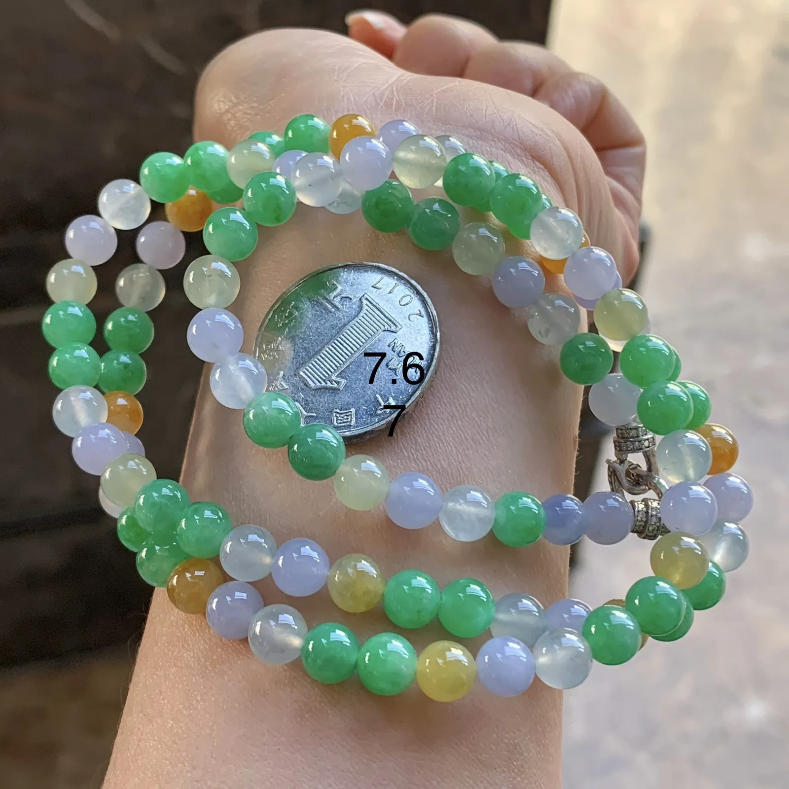 多彩珠链^_^鲜艳 玉质温润 尺寸7.5