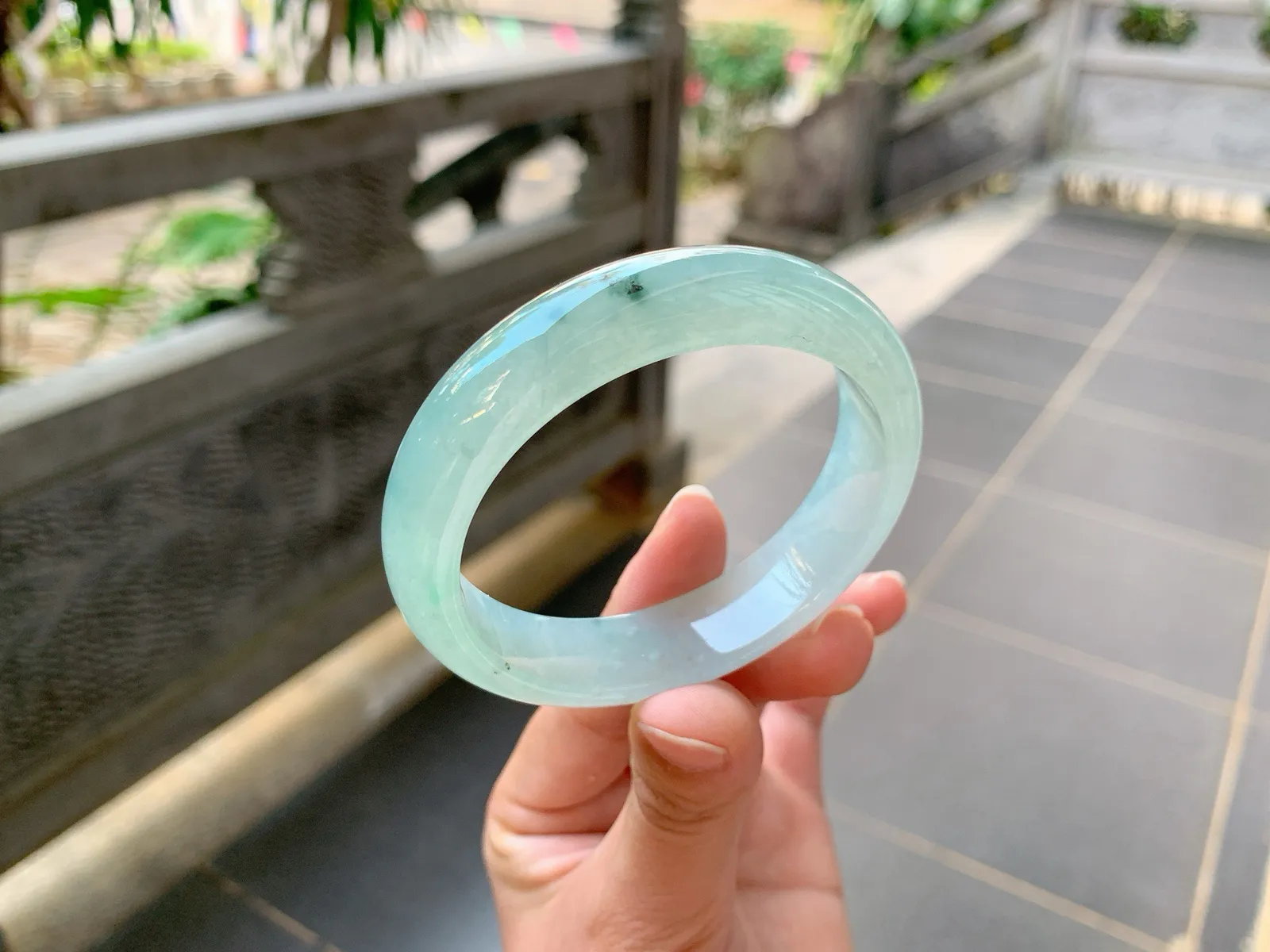 ｜54圈口
晴水飘金丝绿，水汪汪的绿丝像水里的海藻，栩栩如生灵动可爱