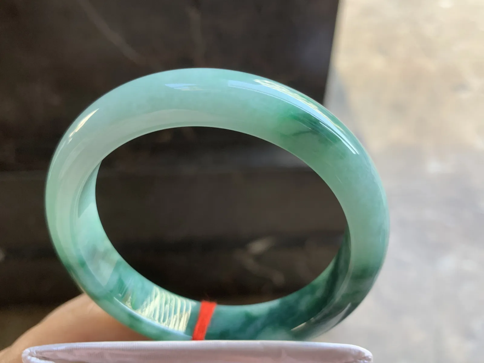 56-12.5-8.2mm
细糯种飘花手镯 底子细腻 花色浓郁 气质