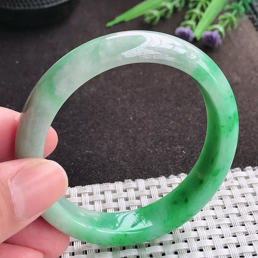 实拍A货翡翠54.5/12.5/7.8老坑精美温润飘阳绿手镯宽边翡翠玉镯女款