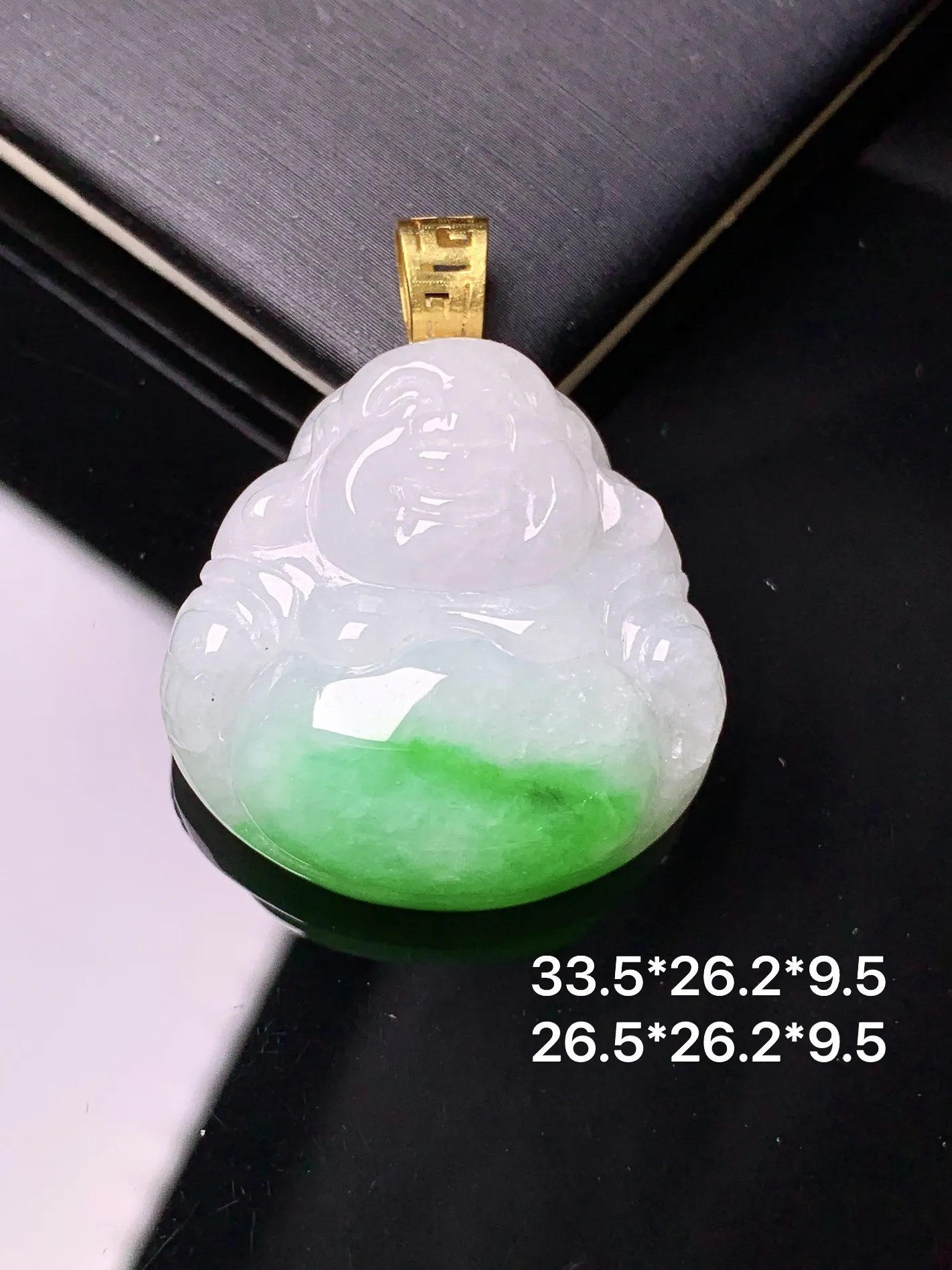 18k金镶嵌飘绿佛公吊坠 玉质细腻 色泽清新艳丽 整体尺寸33.5*26.2*9.5