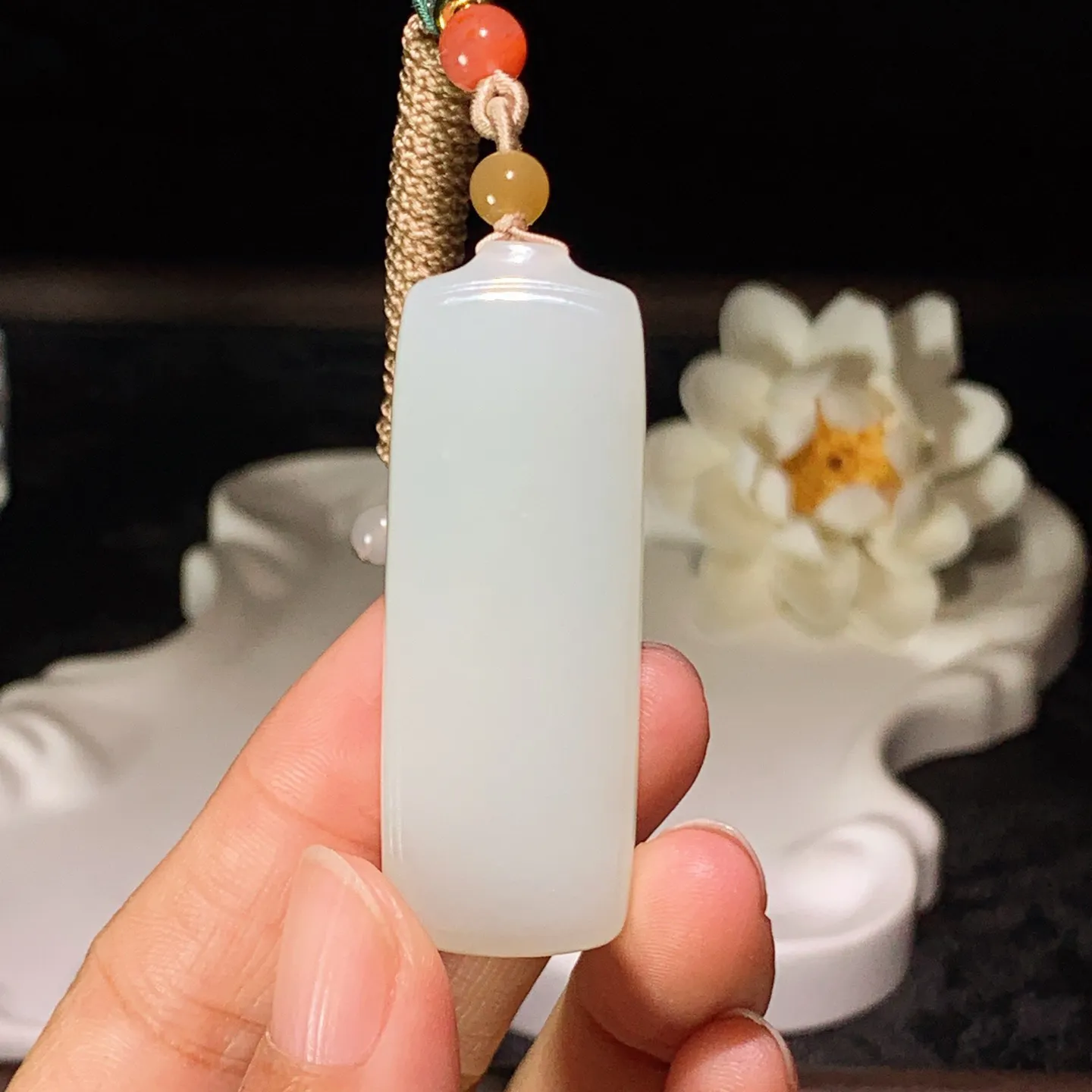 和田玉羊脂白平安无事牌挂件 尺寸52/18/7mm重21克。玉质细腻油润。手推出油。品相大气 lt260121