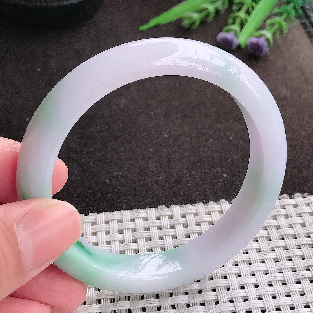 实拍A货翡翠56/11.8/8.3老坑秀气飘绿手镯宽边翡翠玉镯女款