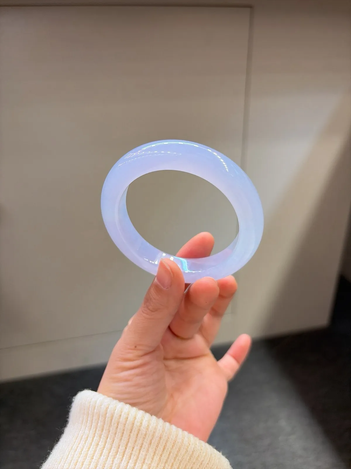 ｜55圈口
【冰粉春｜
冰粉春手镯
冰冰透透水润润
腕间桃花灼灼 清爽又温柔
规格【55.9/