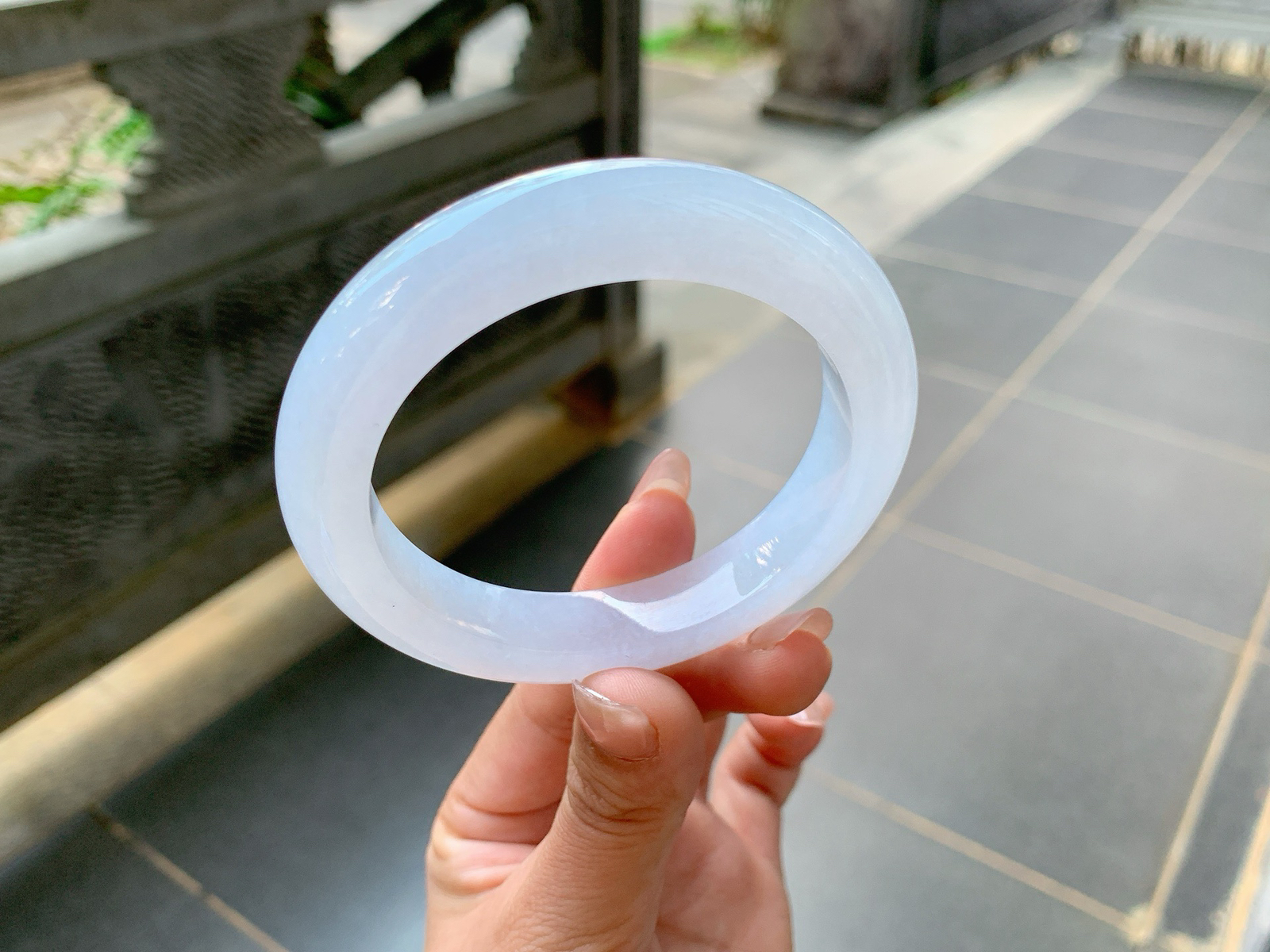 ｜56圈口
白月光，很清透的质地，底妆白净细腻，整体冰冰胶胶的，像一片网纱