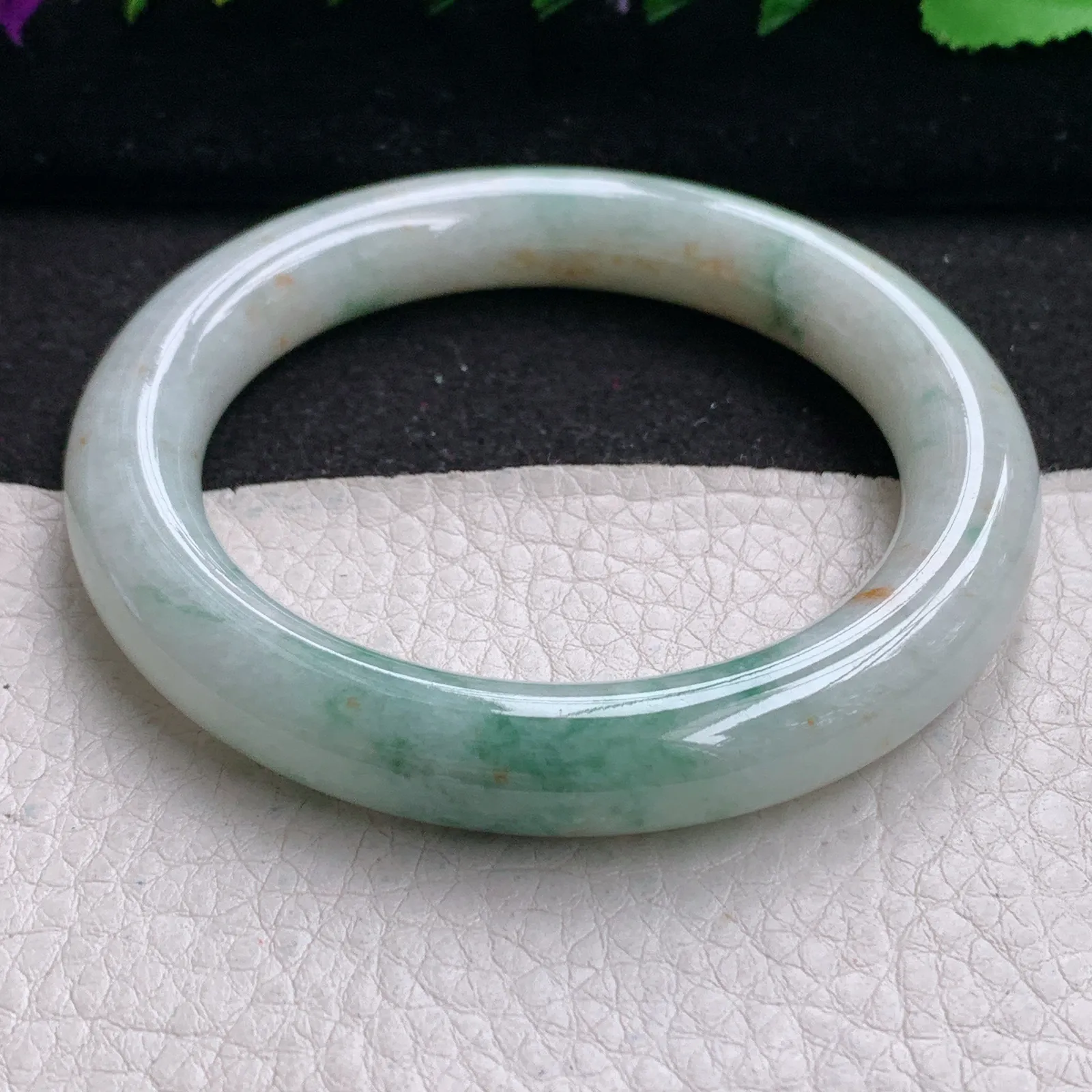 ll实拍55*10.5美人镯 缅甸翡翠精美飘花水润圆条玉手镯 玉手环
