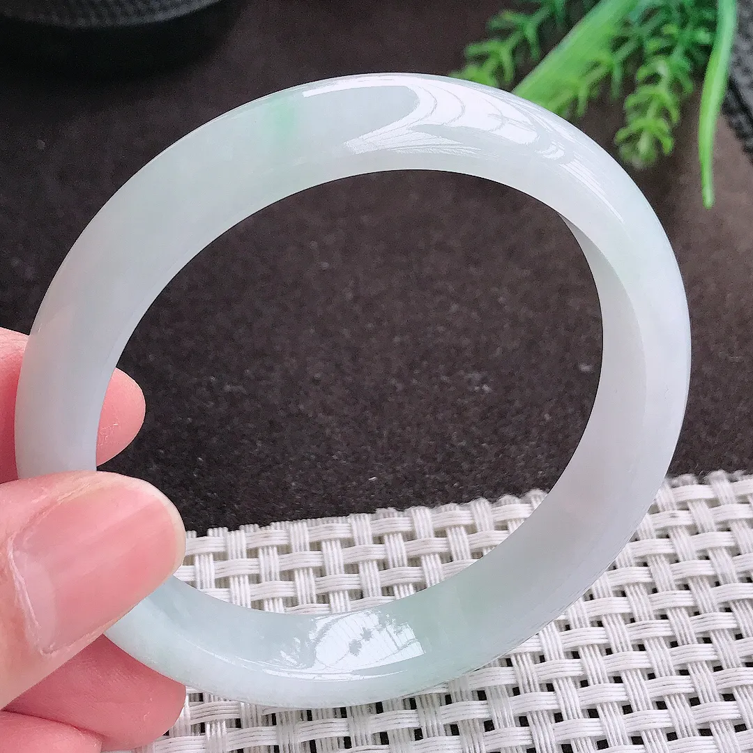 实拍A货翡翠58.5/12.5/7.5老坑冰纯起胶月光白手镯宽边翡翠玉镯