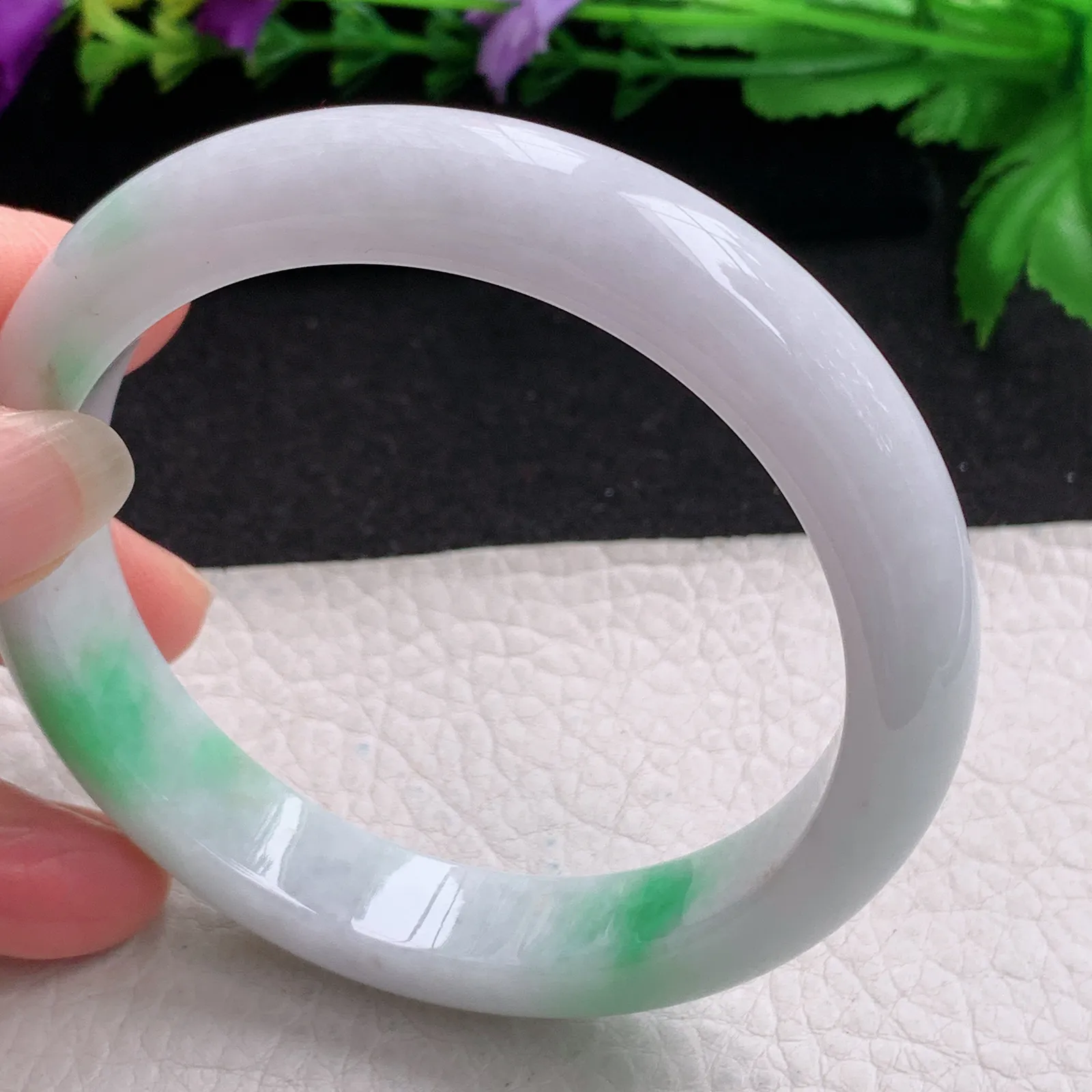 yh大圈口62*12.8*9平安镯 缅甸翡翠精美白底青厚装宽边玉手镯 玉手环