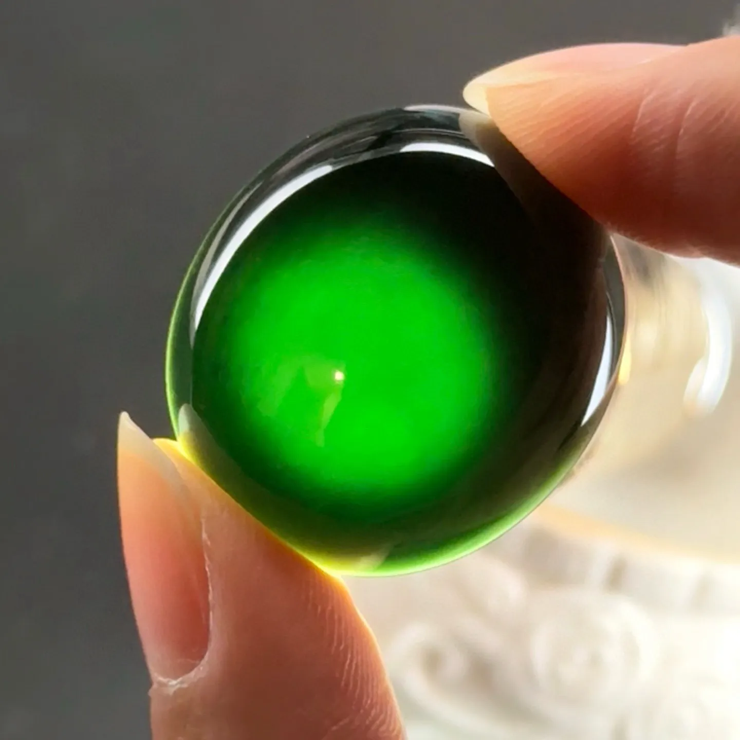 精品墨翠蛋面裸石 种好色正 黑度极好 打灯通透 油性十足 尺寸28.2