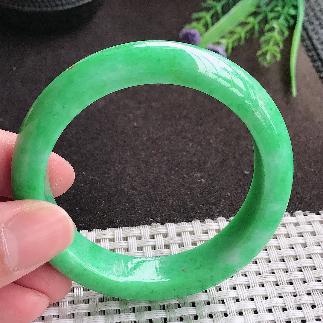 实拍A货翡翠54.5/13.2/8.8老坑精美辣阳绿满绿手镯宽边翡翠玉镯