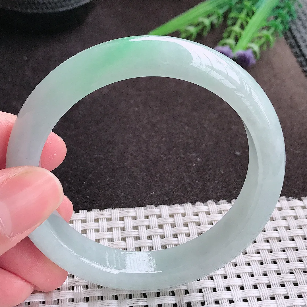 实拍A货翡翠57/12.3/8.5老坑冰胶水灵飘绿手镯宽边翡翠玉镯