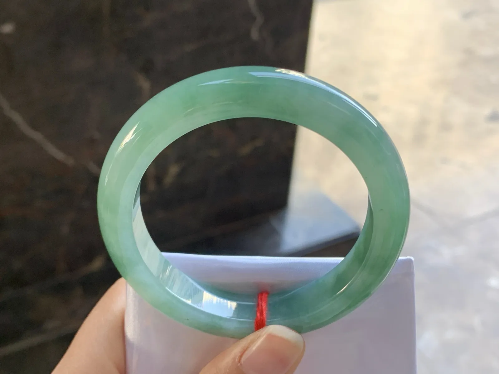 53-11.6-8.6

阳绿色手镯^_^颜色好看