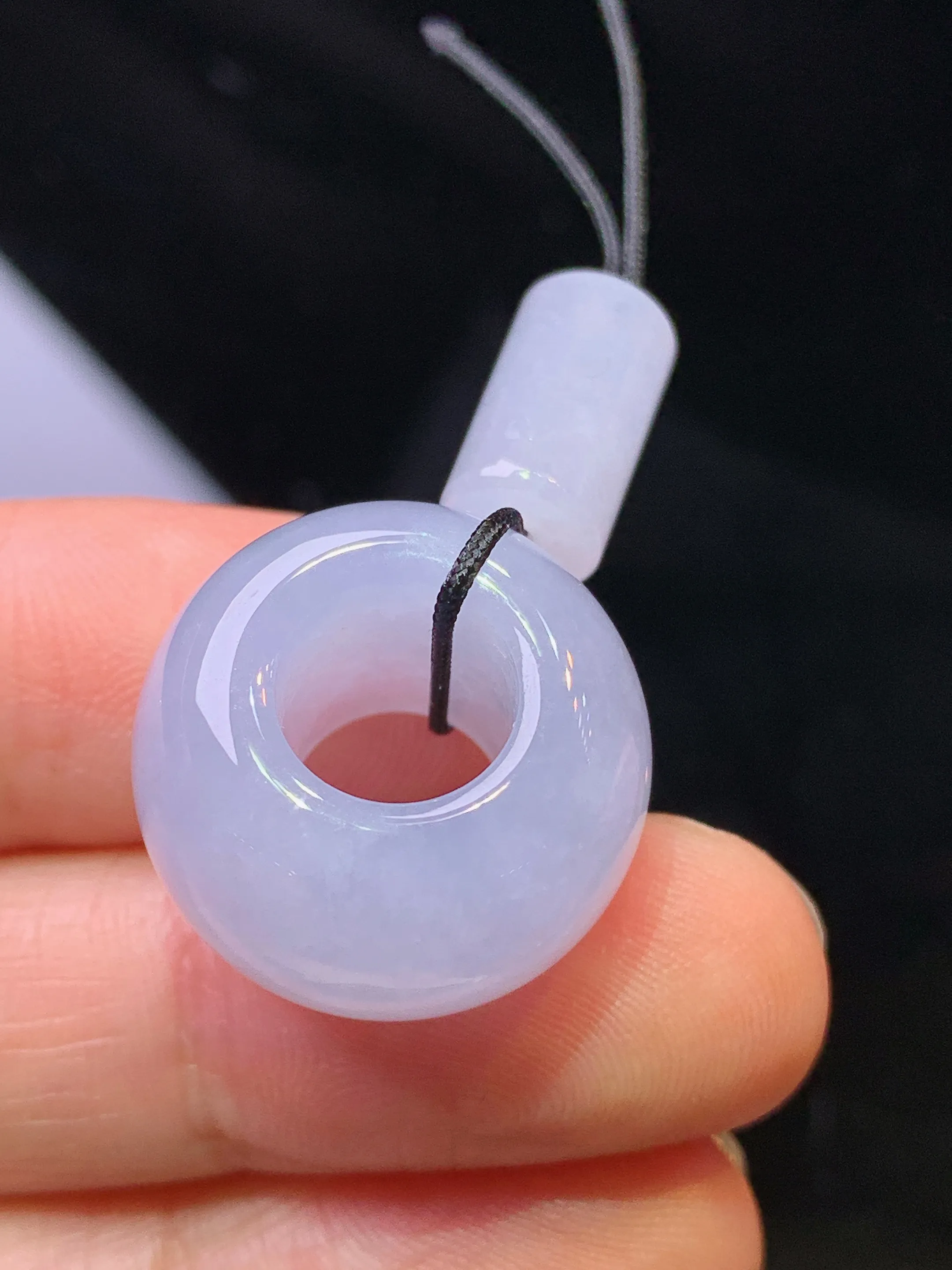 紫罗兰路路通吊坠 玉质细腻 色泽艳丽清新 整体尺寸19.2*19.2*12.2