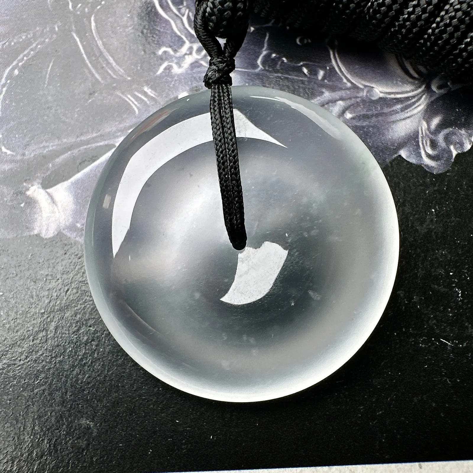 【玻璃种平安扣扣吊坠】玻璃光泽，晶莹剔透，冰感十足，通透闪亮，收藏品质