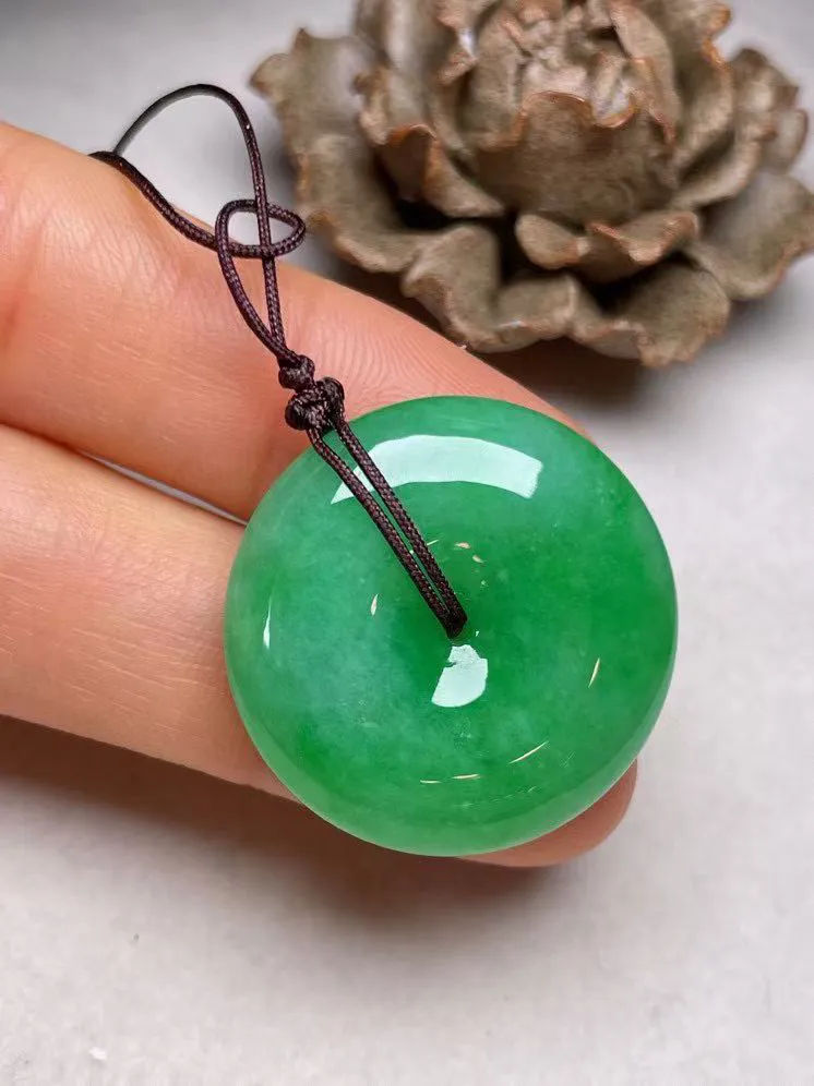 冰糯种辣色【平安扣】吊坠，种水好，玉质细腻 ，卖相好.