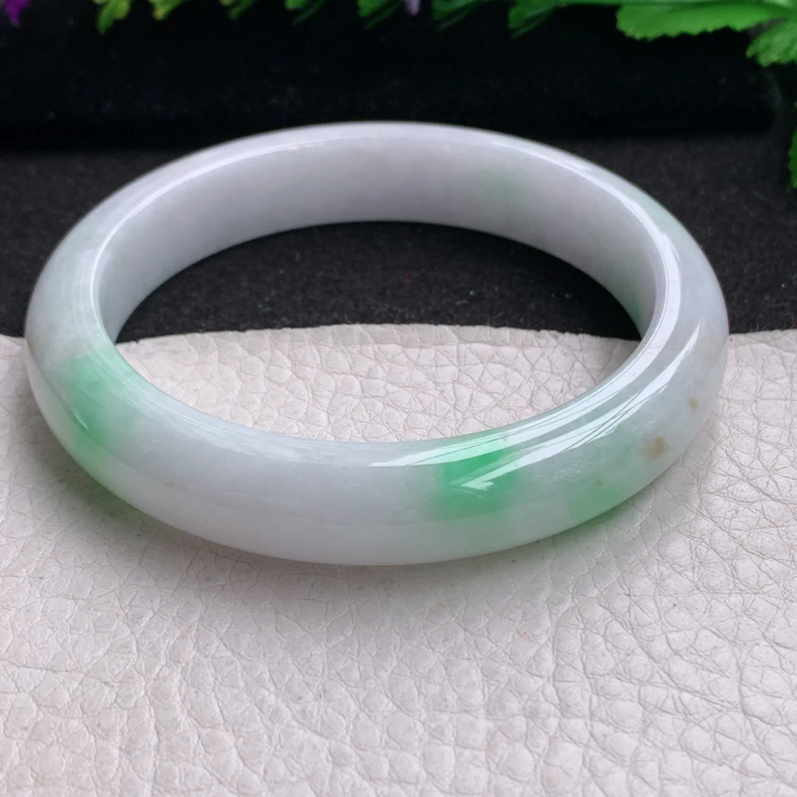 yh大圈口62*12.8*9平安镯 缅甸翡翠精美白底青厚装宽边玉手镯 玉手环