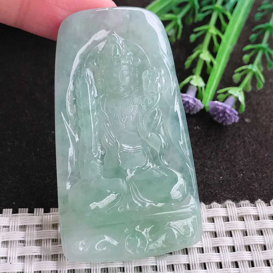 实拍A货翡翠63.3/35.8/5.6老坑冰胶水灵冰晴绿虚空藏菩萨吊坠翡翠挂件