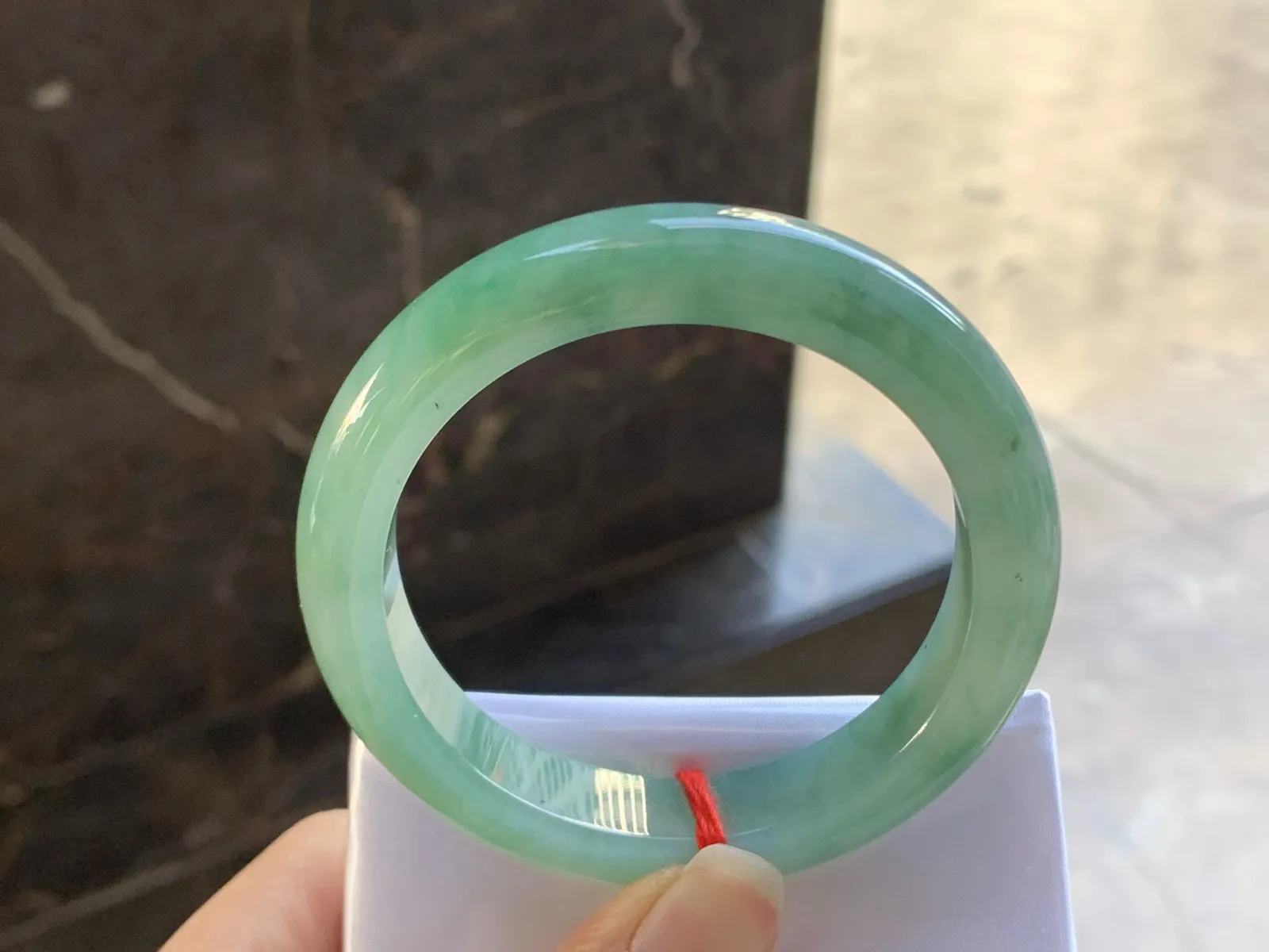 53-11.6-8.6

阳绿色手镯^_^颜色好看