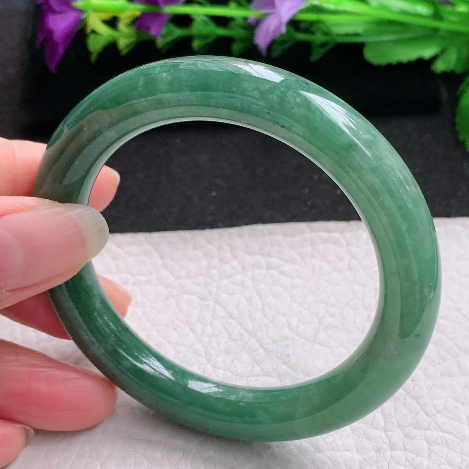 z实拍54.5*10美人镯 缅甸翡翠精飘温绿水润圆条玉手镯 玉手环