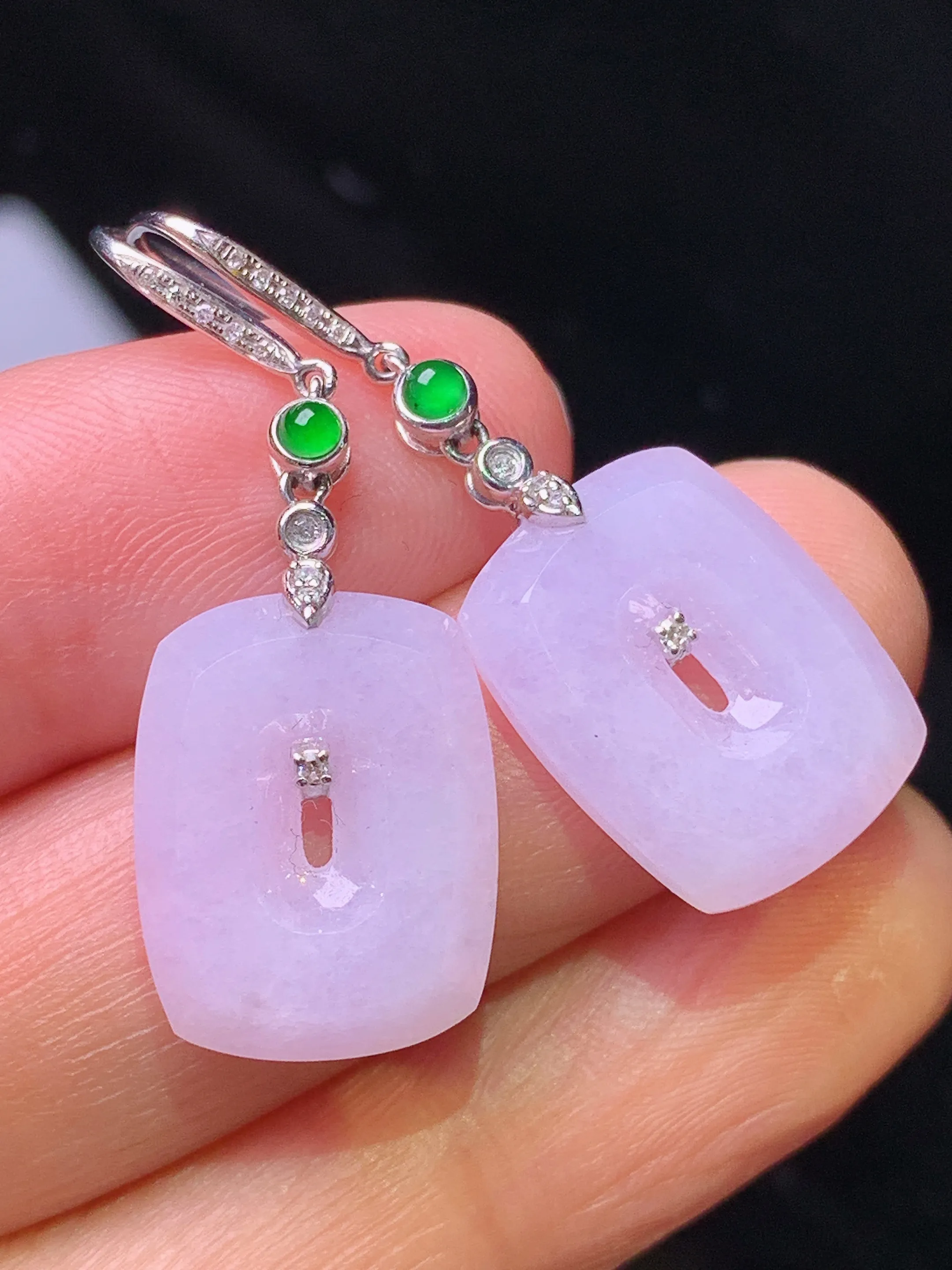 18k金钻镶嵌紫罗兰平安扣耳坠 玉质细腻 色泽艳丽清新 整体尺寸34.6*12.5*3.8