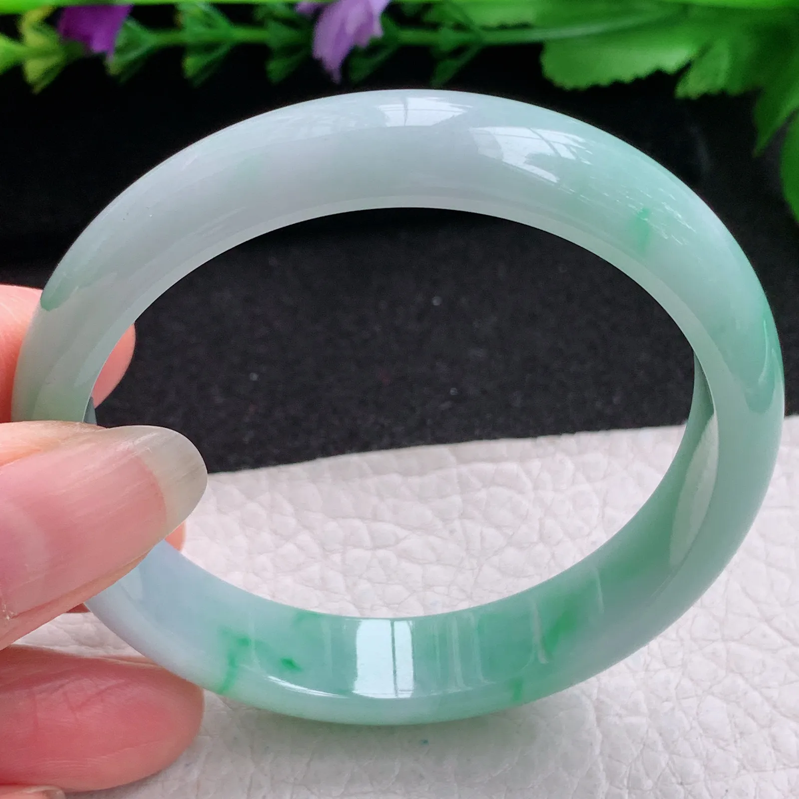 js实拍55*12.3*7平安镯 缅甸翡翠精美晴美飘绿宽边玉手镯 玉手环