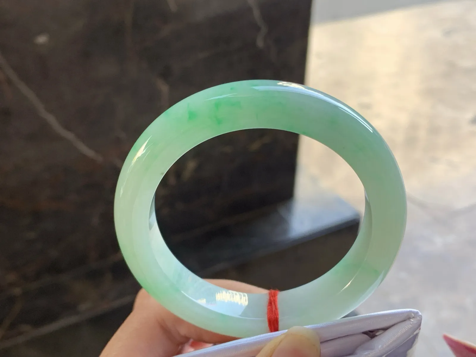 55-12.6-9.5

晴绿手镯^_^清新细腻