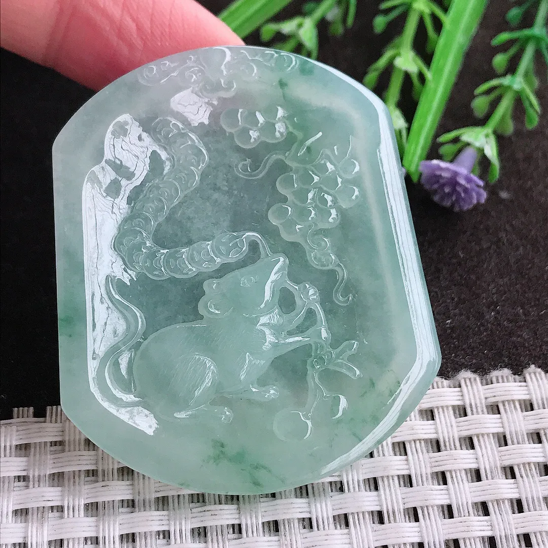 实拍A货翡翠53.2/45/5.8老坑冰透起胶斌，晴生肖鼠牌吊坠翡翠玉牌挂件