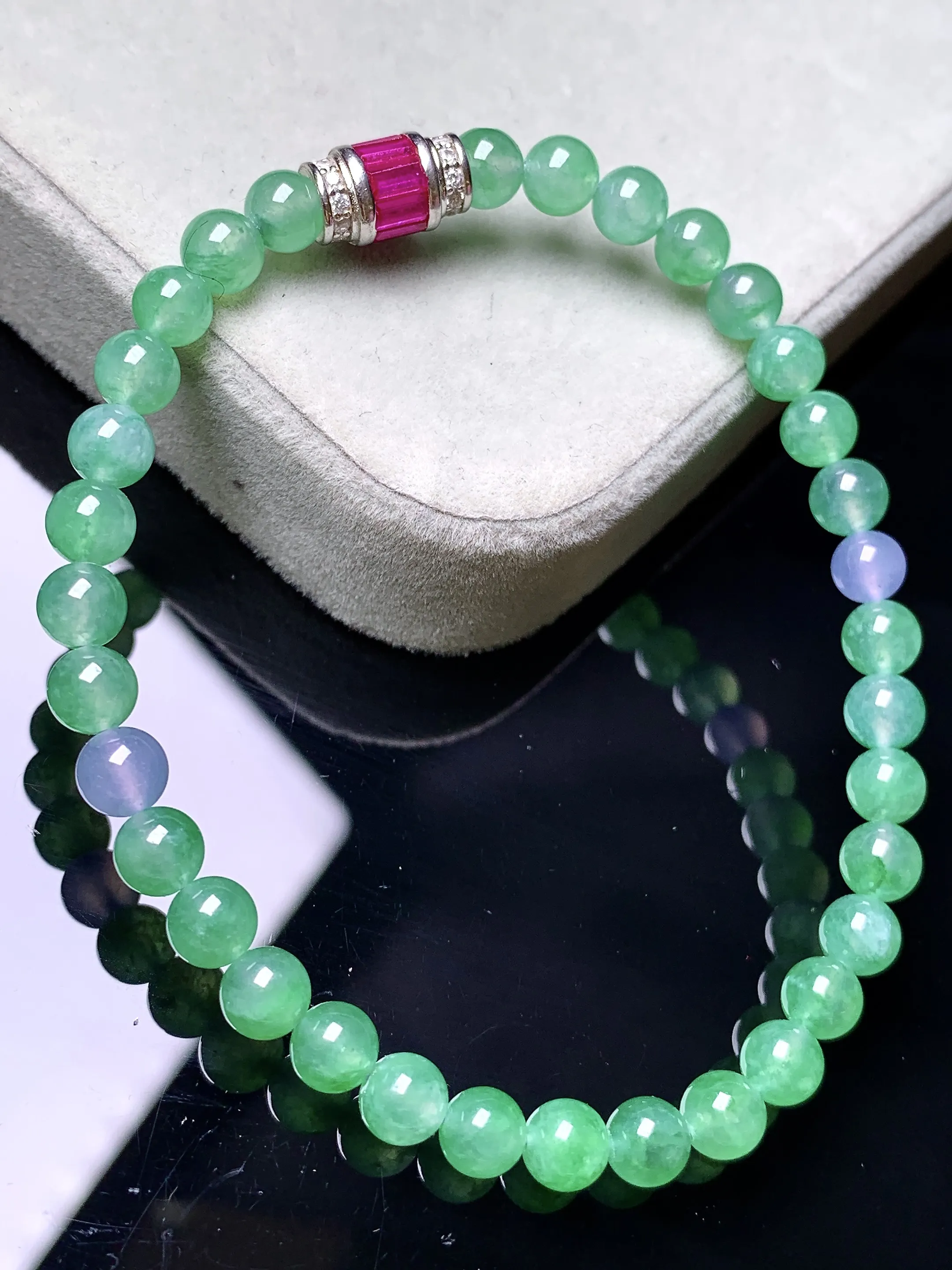 翠绿圆珠手链 玉质细腻 色泽清新艳丽 整体尺寸5