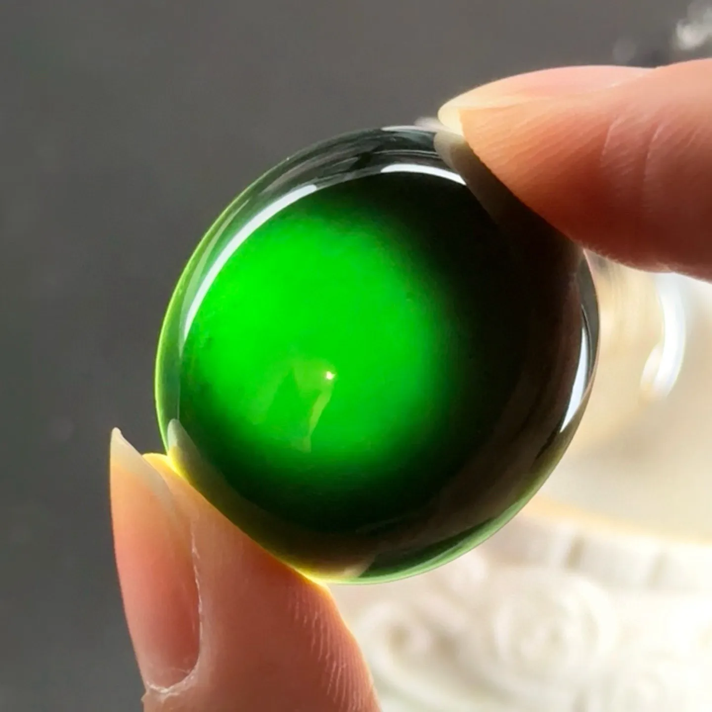 精品墨翠蛋面裸石 种好色正 黑度极好 打灯通透 油性十足 尺寸28.2