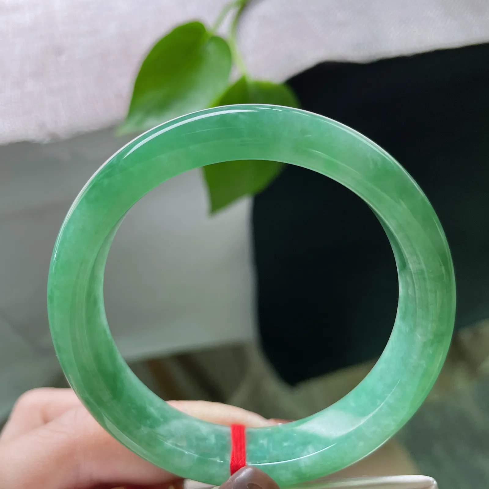 56.3/12.7/8.3绿底正圈，色辣，贵气十足，沉稳大气，完美