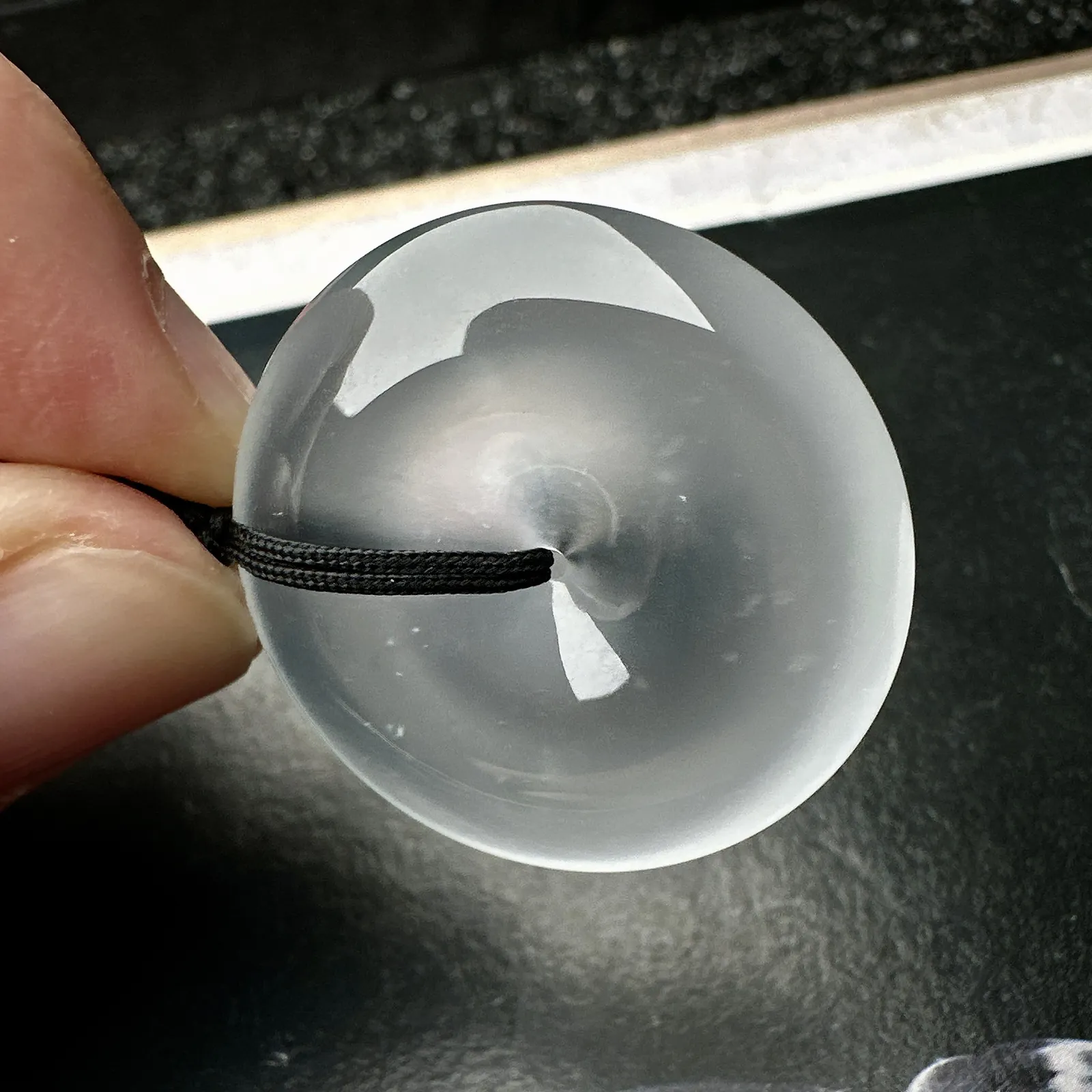 【玻璃种平安扣扣吊坠】玻璃光泽，晶莹剔透，冰感十足，通透闪亮，收藏品质