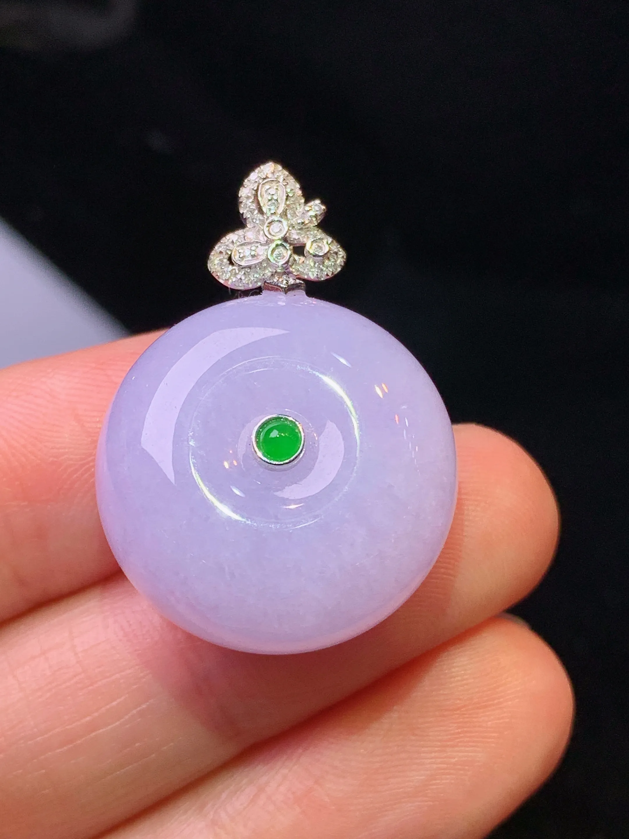 18k金钻镶嵌紫罗兰平安扣吊坠 玉质细腻 色泽艳丽清新 整体尺寸 29.2*20.7*12.5