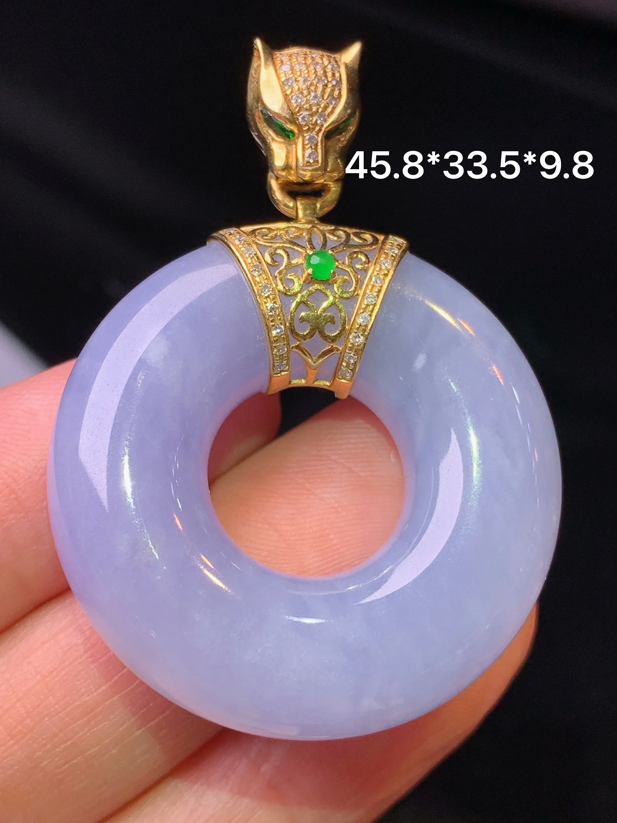 18k金钻镶嵌紫罗兰平安环吊坠 玉质细腻 色泽艳丽清新 整体尺寸 45.8*33.5*9.8