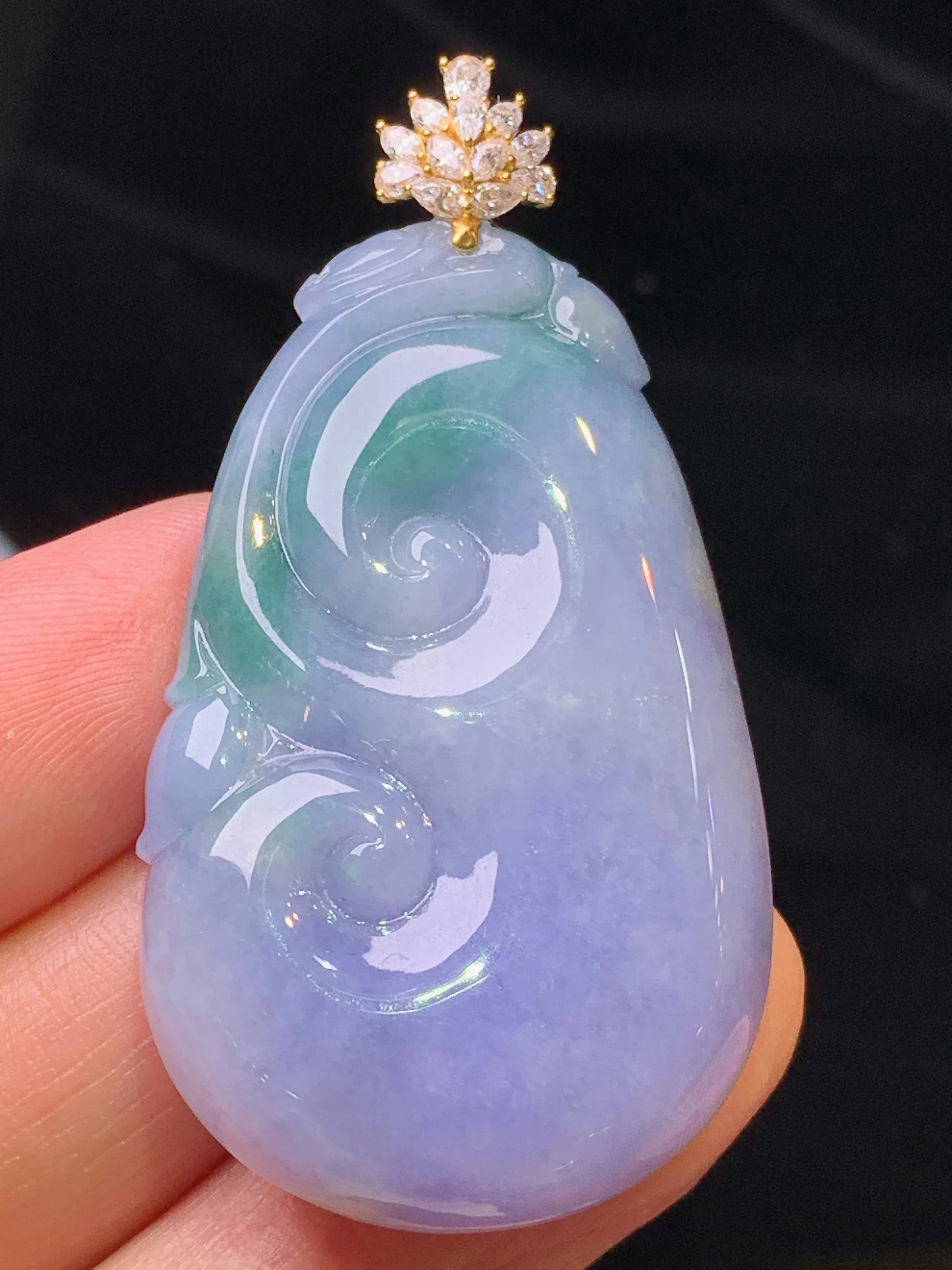 18金钻镶嵌紫罗兰飘绿如意吊坠 玉质细腻 色泽清新艳丽 整体尺寸51.3*26.5*7