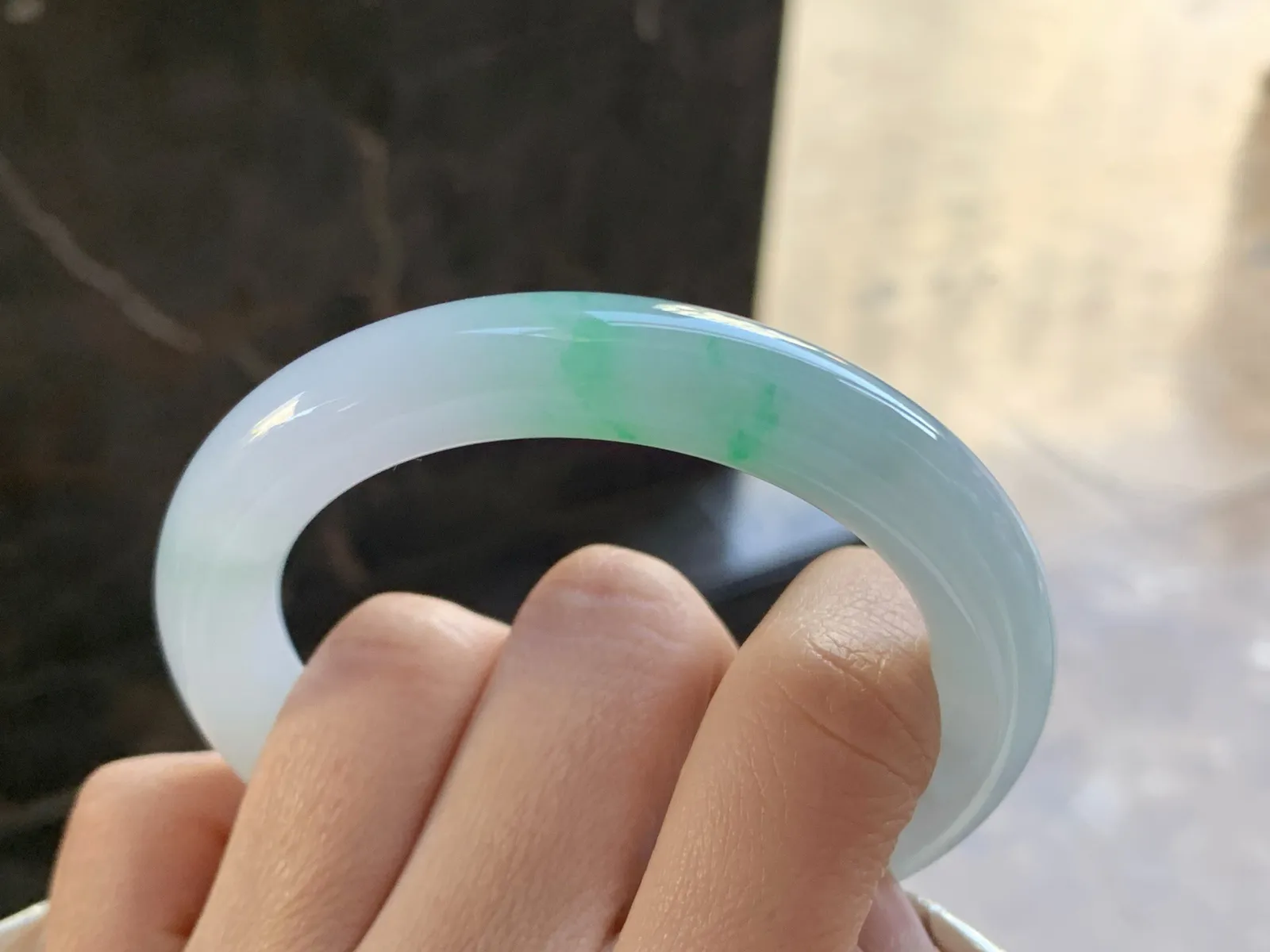 53.5-10.5

飘绿圆条手镯^_^清新