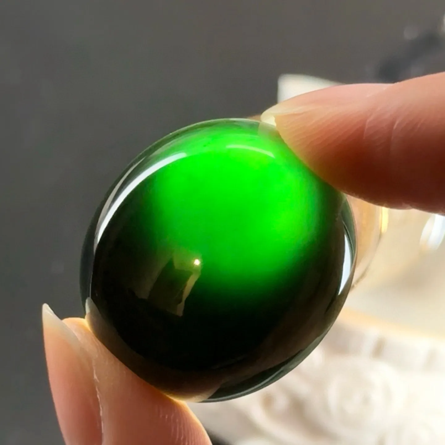 精品墨翠蛋面裸石 种好色正 黑度极好 打灯通透 油性十足 尺寸28.2